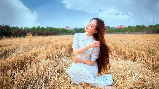 不同风格的亚洲美女户外写真