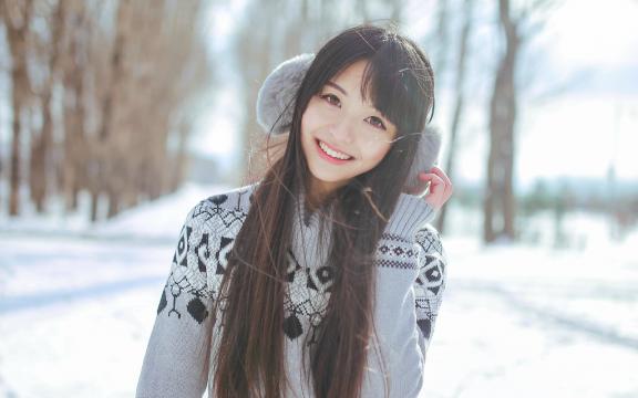 冰天雪地美女甜美可人写真