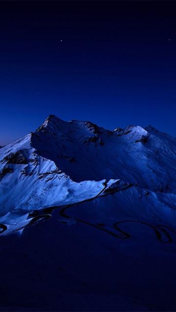 雪山峰的夜空