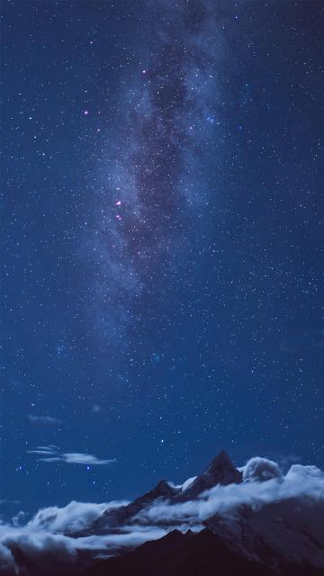 星空下的雪山优美迷人风景