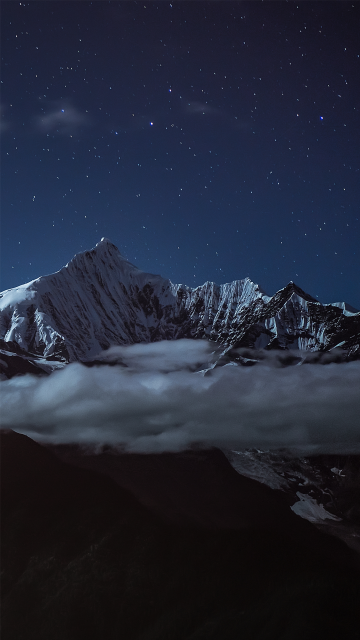 雪山唯美神秘星空夜景