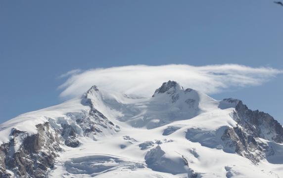 杜富尔峰冬日雪景