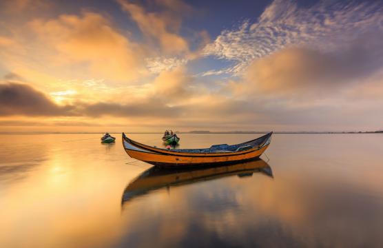 葡萄牙海上船只夕阳风光