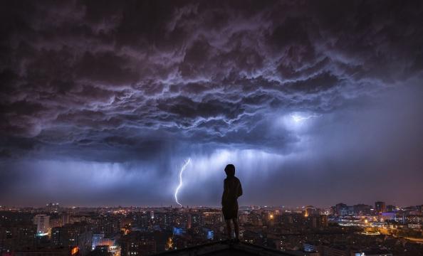 夏季暴风雨