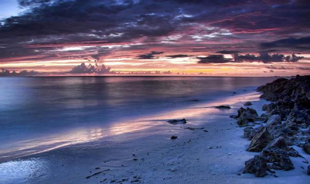 夕阳下的海景