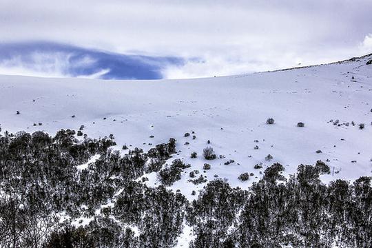 雪山怀绕