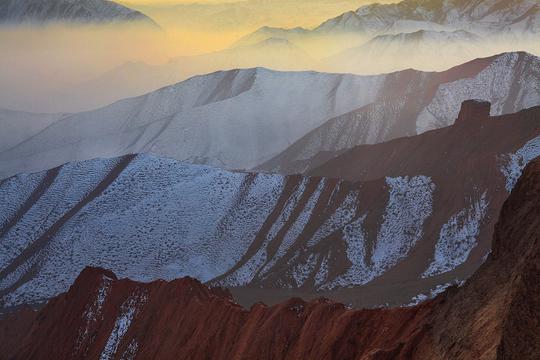 高耸的雪山