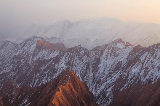 秀美的雪山之巅