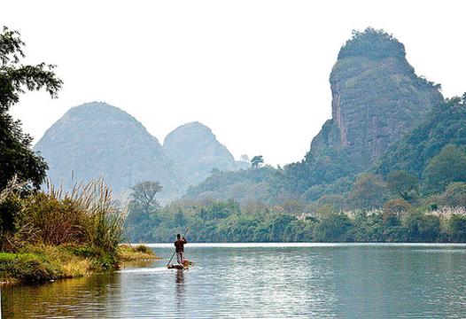 一筏悠然山水间