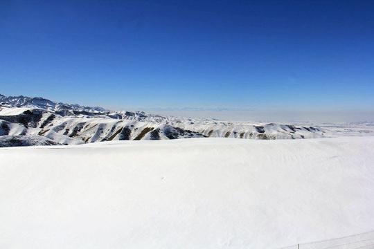 山谷春雪