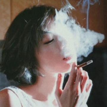 抽烟女生的寂寞