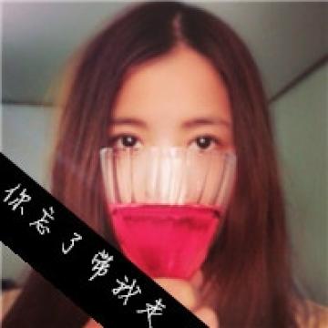 带着稚嫩气质的女生