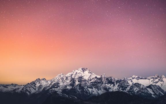 唯美雪山星空风光